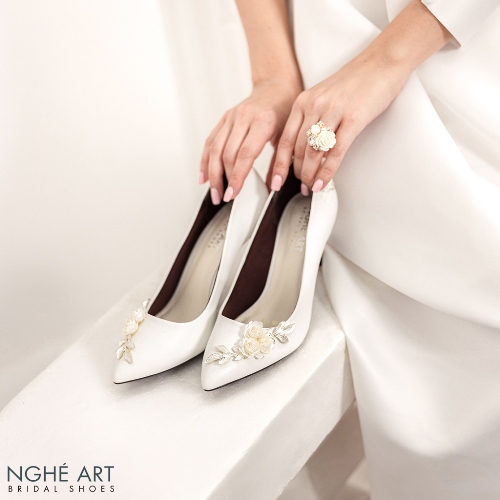 Giày cưới Nghé Art cao gót đính hoá lụa trắng 224