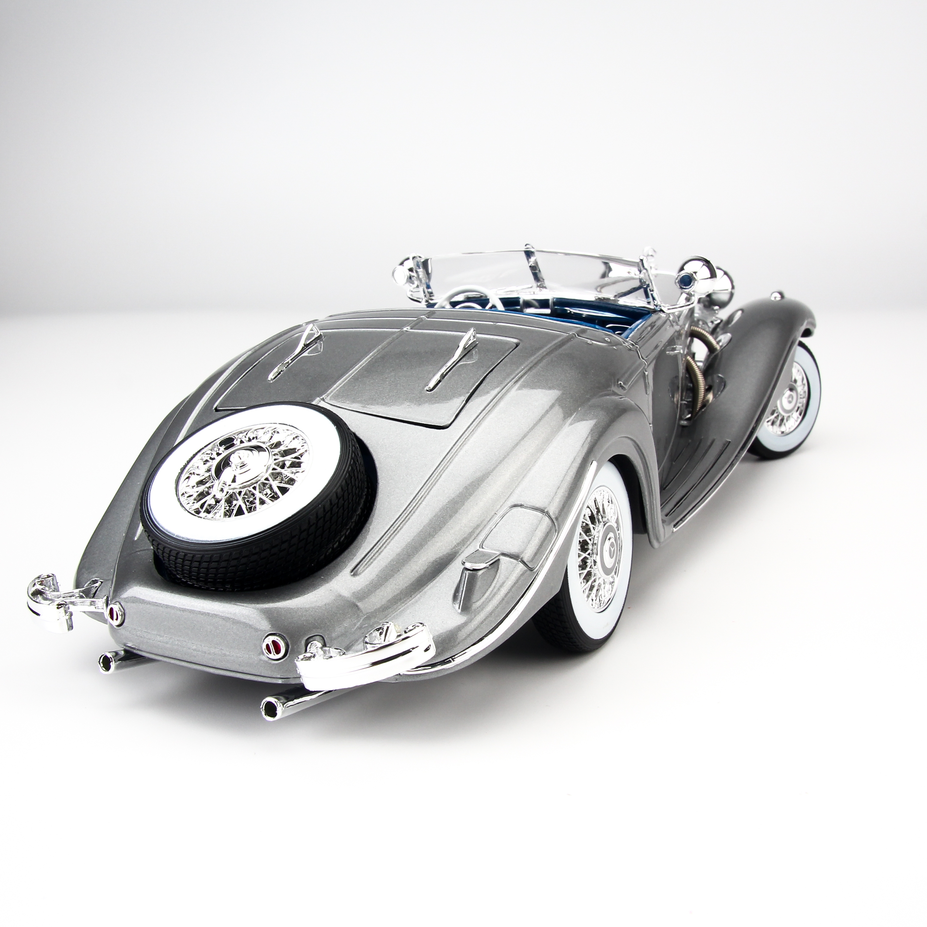 Mô Hình Xe Mercedes-Benz 500K TYP Special Roadster Grey 1:18 Maisto