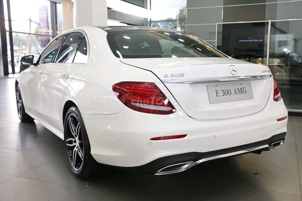 Decal tem chữ E300 dán đuôi xe ô tô, xe hơi chất liệu nhựa ABS