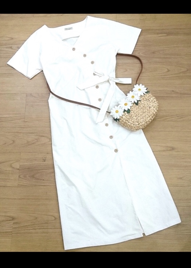 Đầm trắng nút xéo