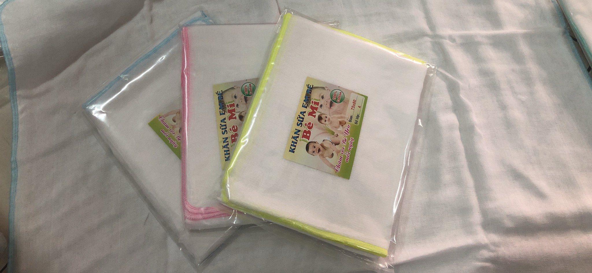 20 khăn sữa 25 x 25cm + 2 khăn tắm 75 x 80cm cotton 4 lớp  cho bé_y hinh