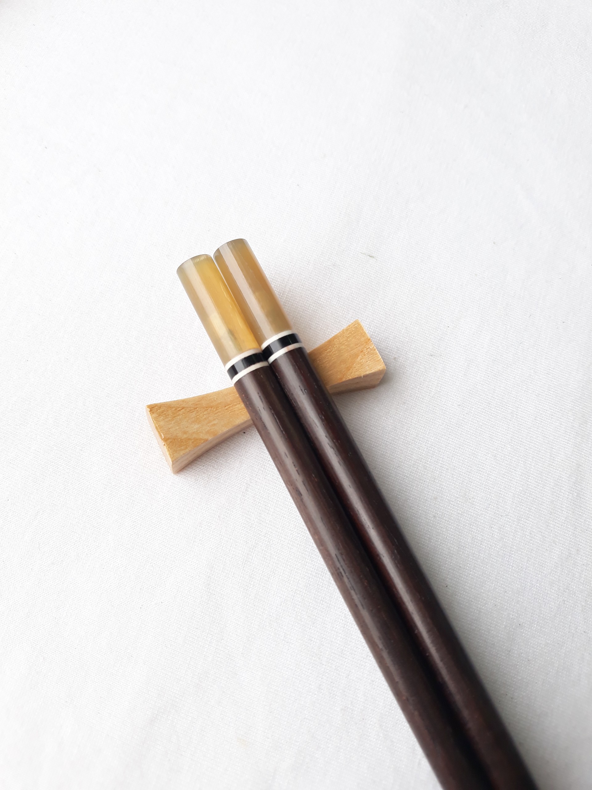 Đũa gỗ Trắc đen tròn gắn sừng-Bộ 5 đôi