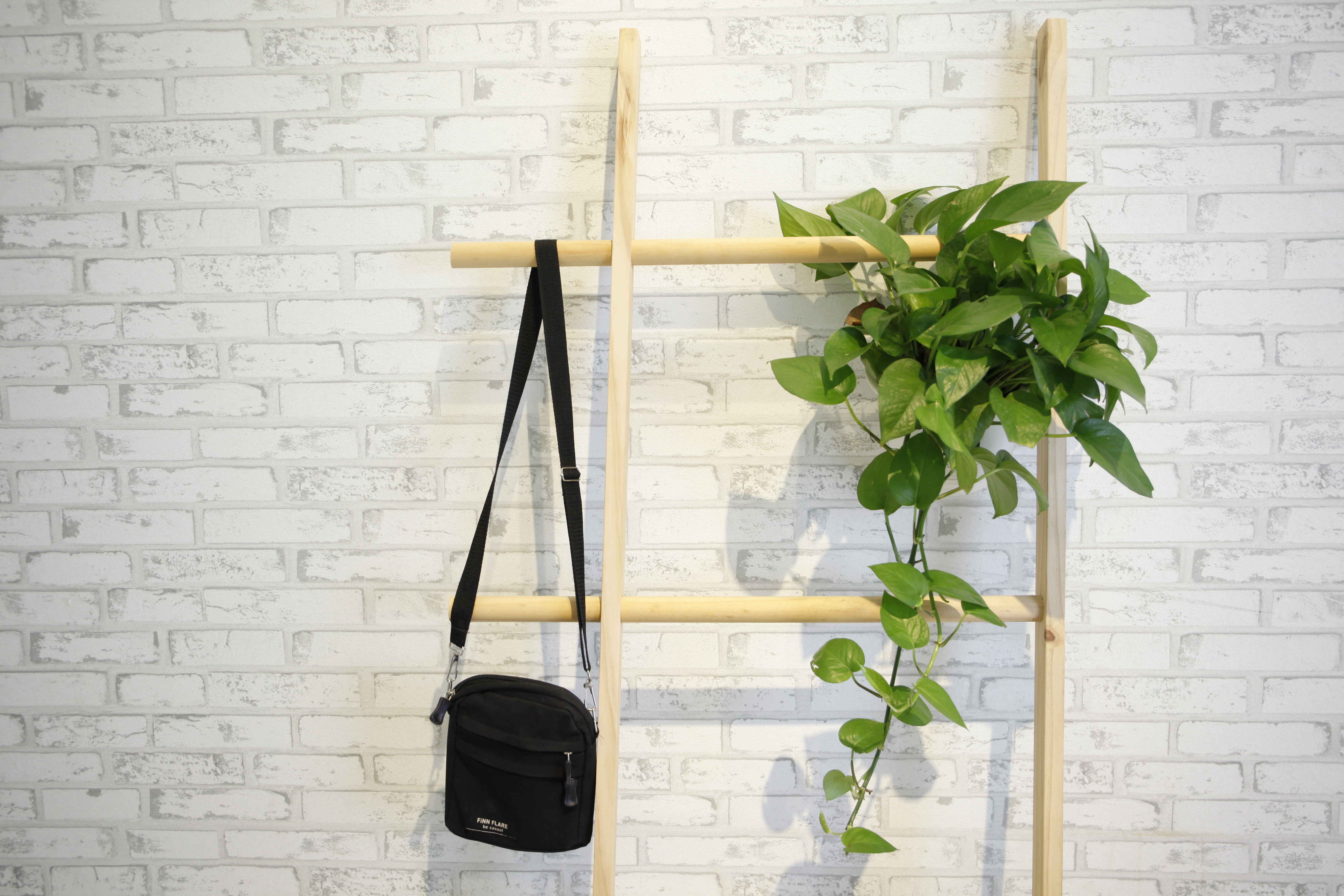 THANG TREO PHỤ KIỆN TRANG TRÍ HÀN QUỐC - B CLOTHING LADDER - 4 THANH NGANG