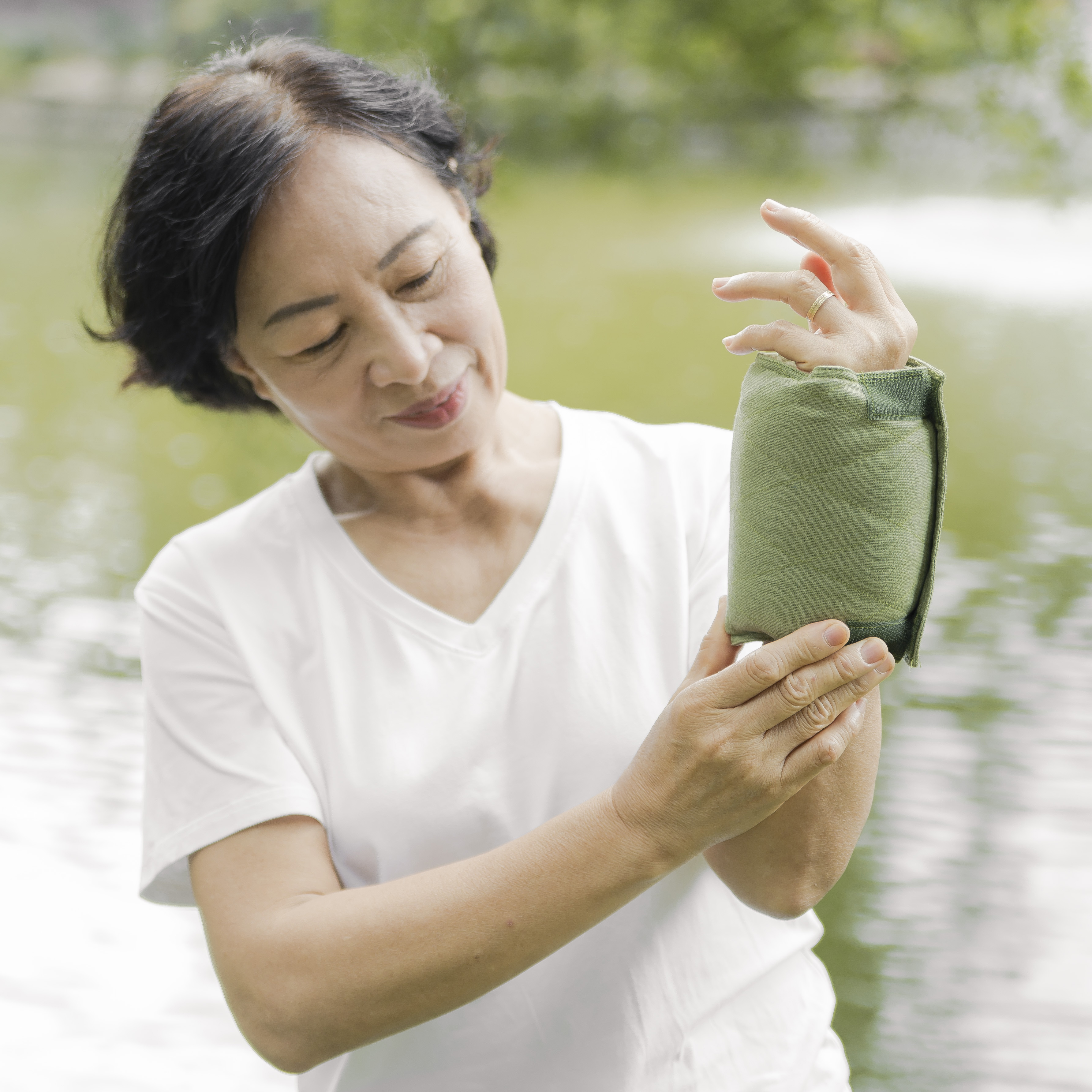 Túi Chườm Cổ Tay, Cổ Chân Giảm Đau Nhức Tê Cứng, Bong Gân, Bầm Tím 100% Thảo Dược Tự Nhiên