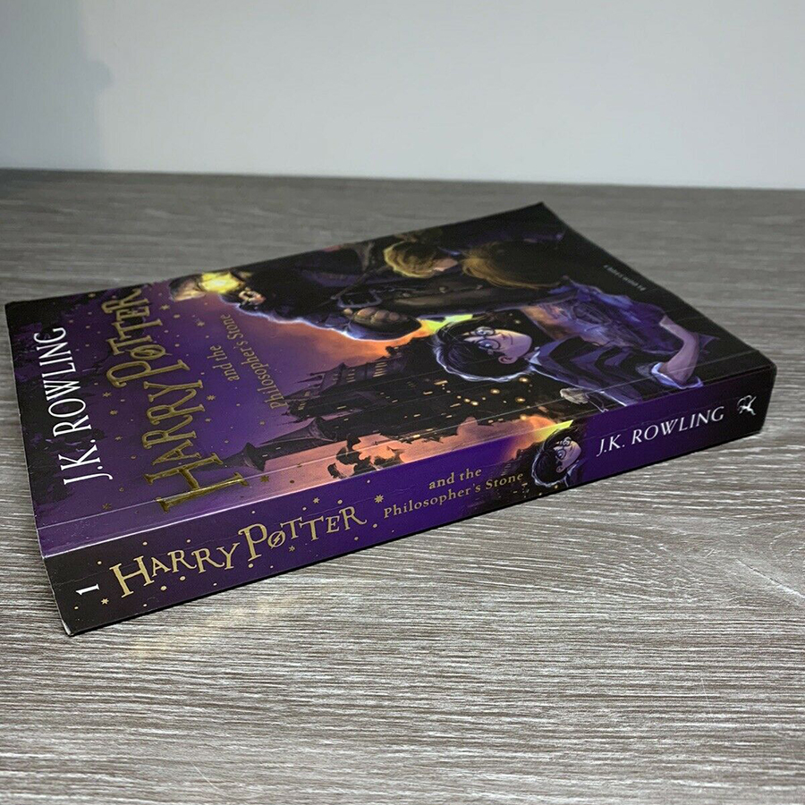 Harry Potter Part 1 : Harry Potter And The Philosopher's Stone (Harry Potter và Hòn đá phù thủy) (Paperback) (English Book)