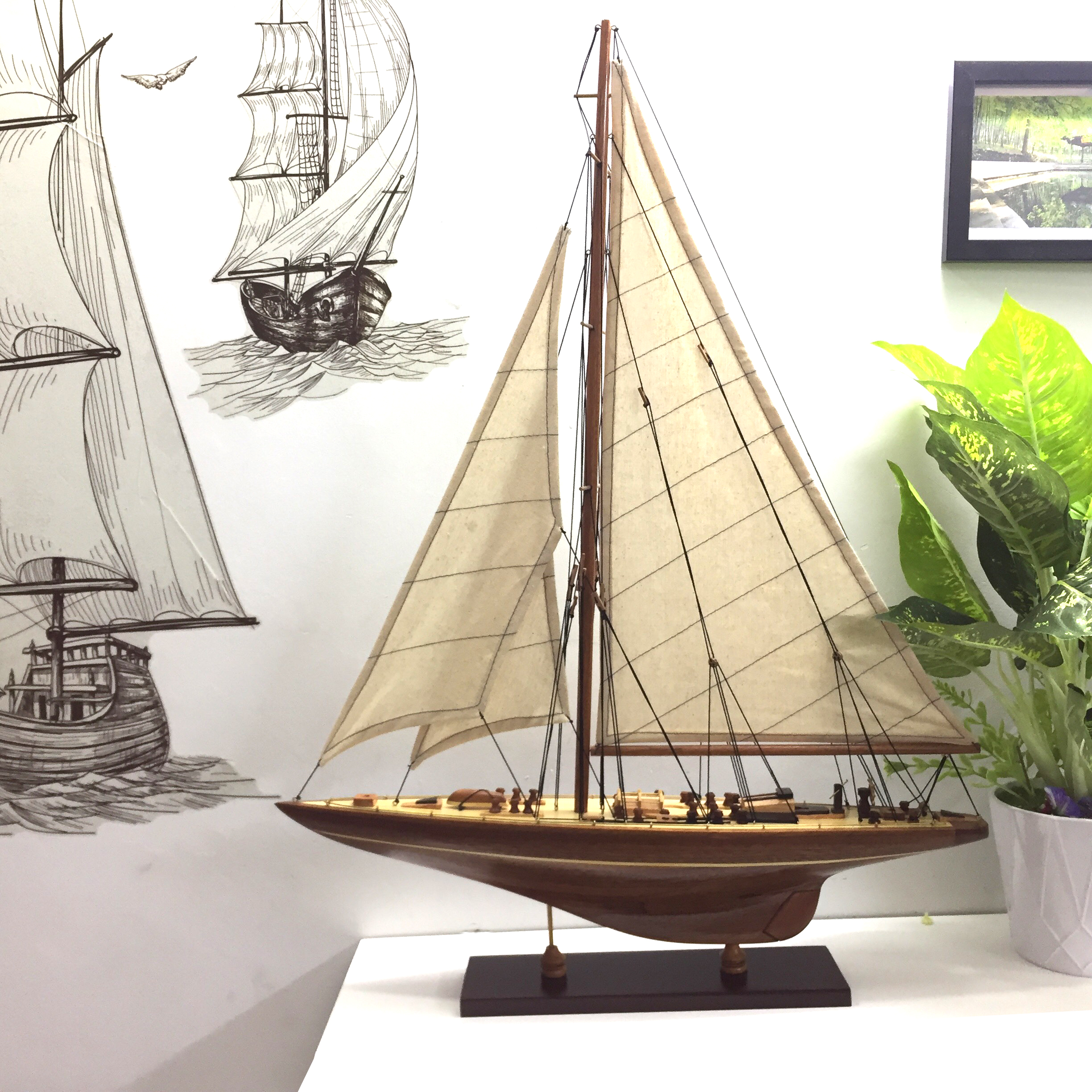 Mô hình du thuyền đua gỗ J Endeavour (thân 50cm - gỗ tự nhiên)