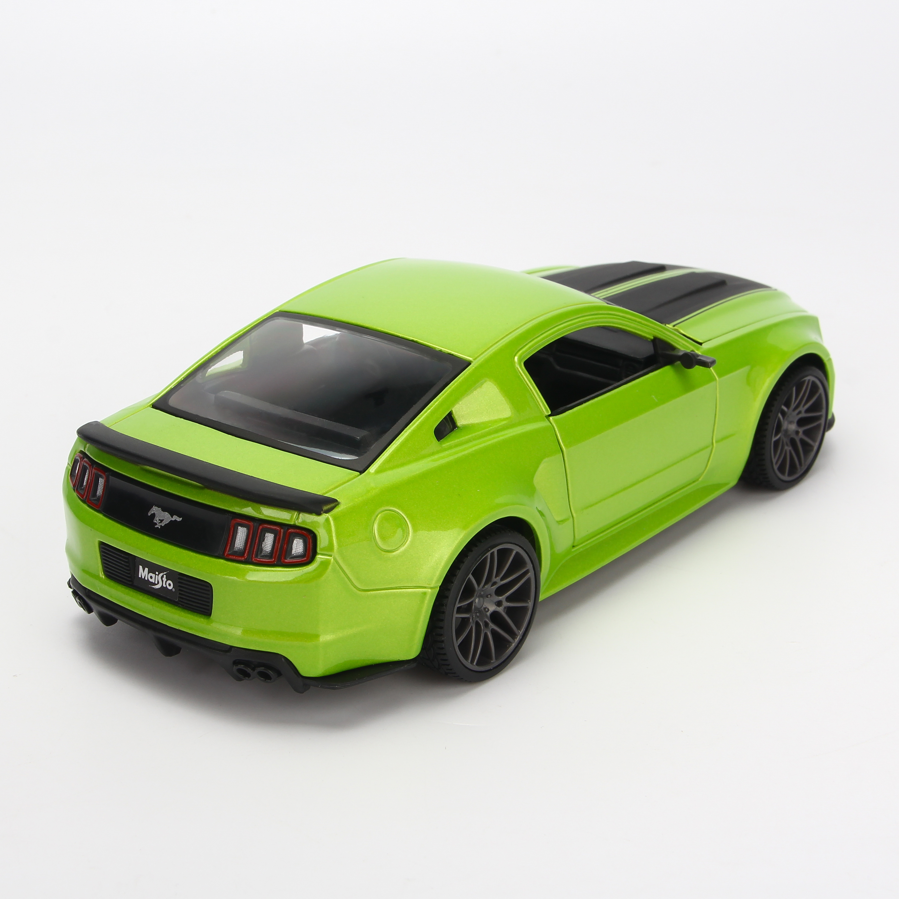 Mô Hình Xe Ford Mustang Street Racer Green 1:24 Maisto MH-31506