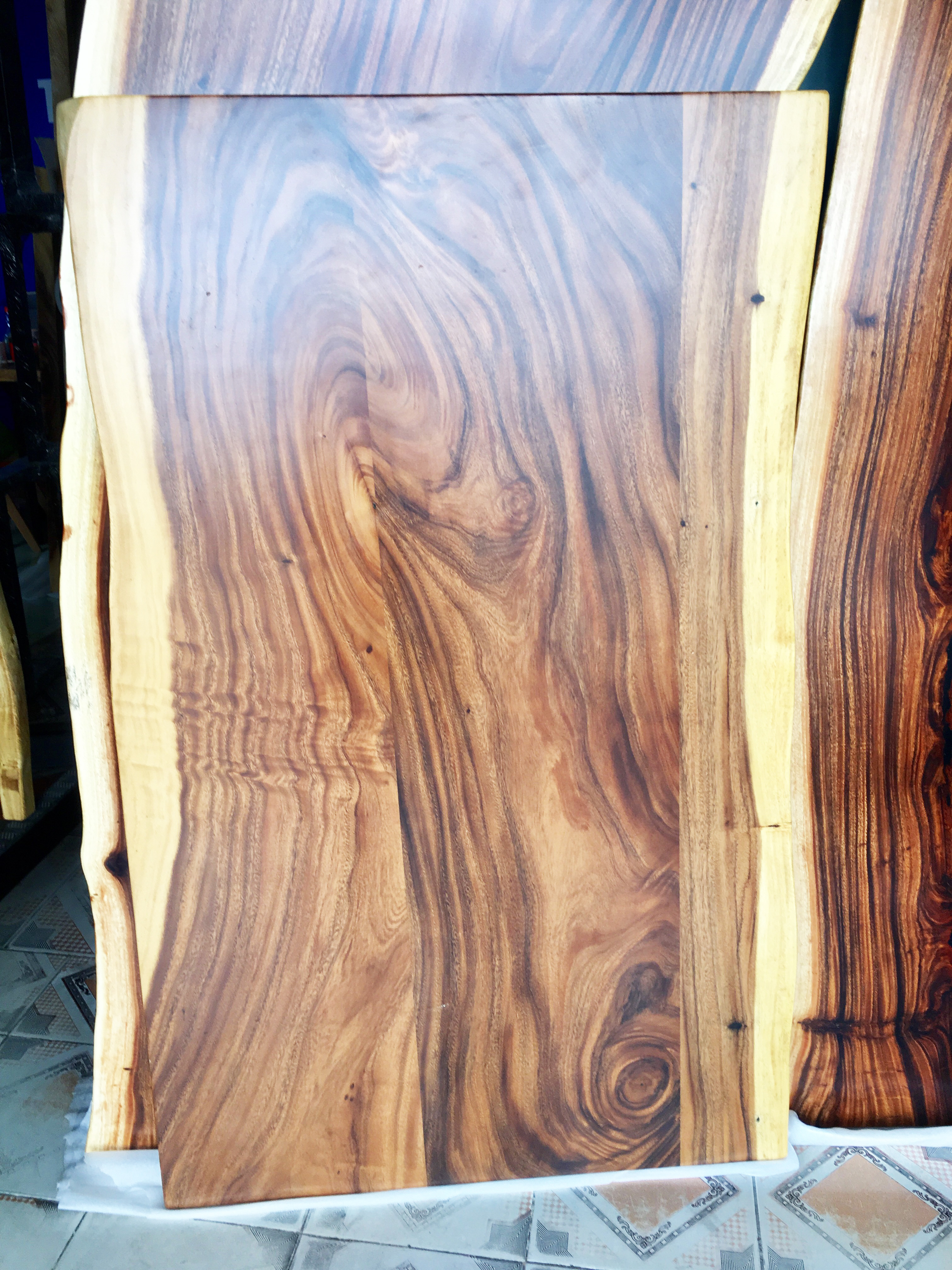Mặt bàn gỗ me tây ghép tự nhiên bền đẹp dài 1m4