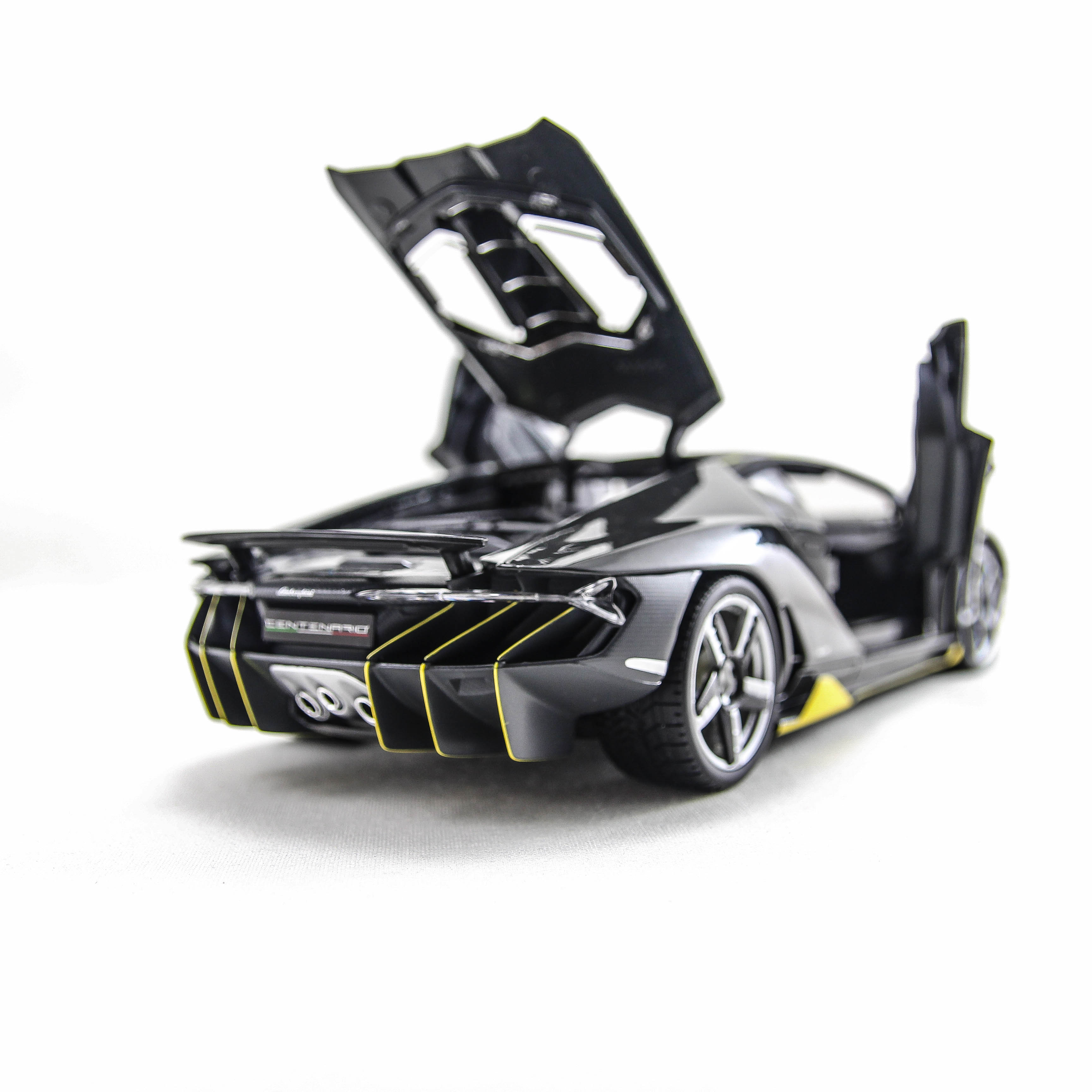 Mô Hình Xe Lamborghini Centenario Black 1:18 Maisto MH-31386