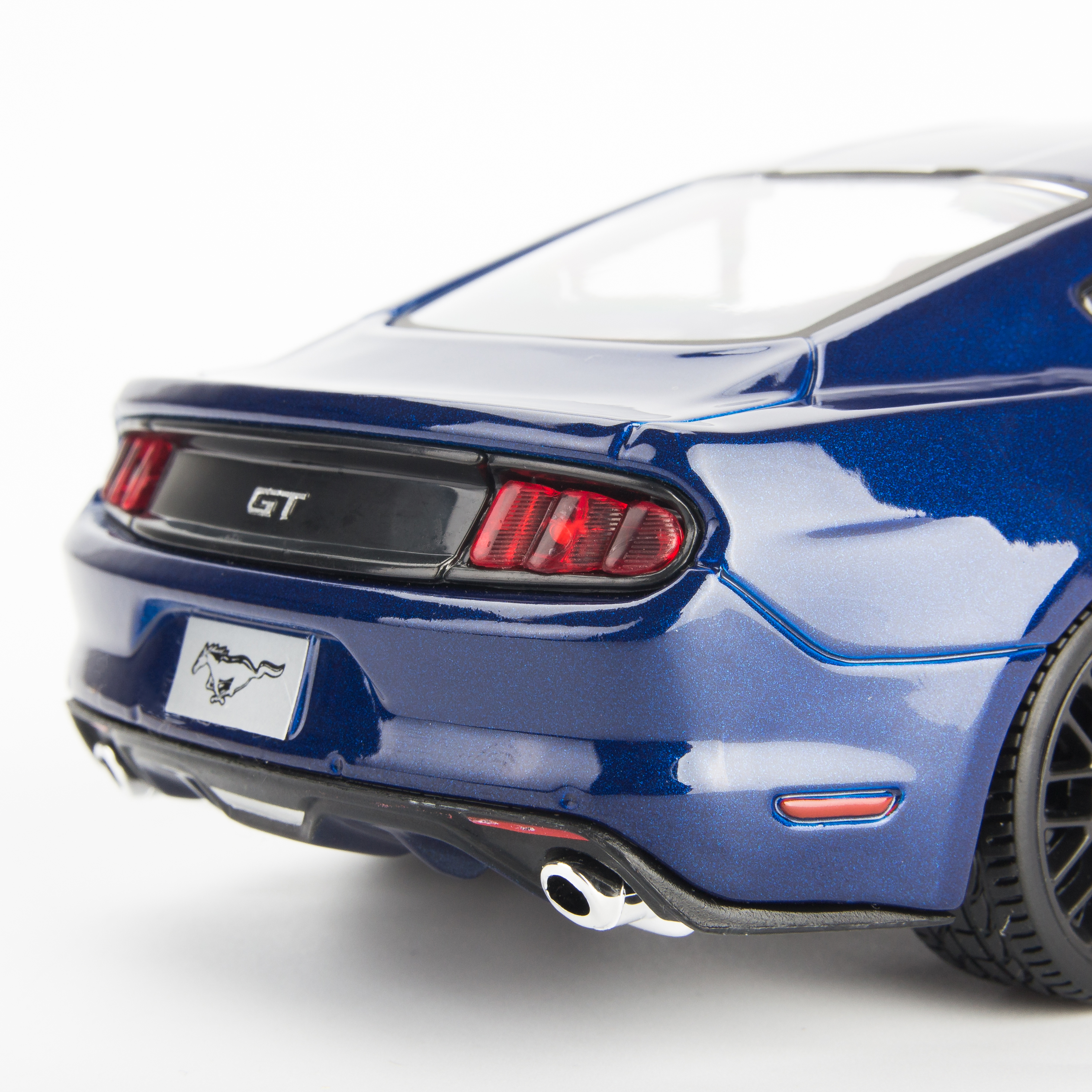 Mô Hình Xe Ford Mustang GT 2015 Blue 1:24 Maisto MH-31508