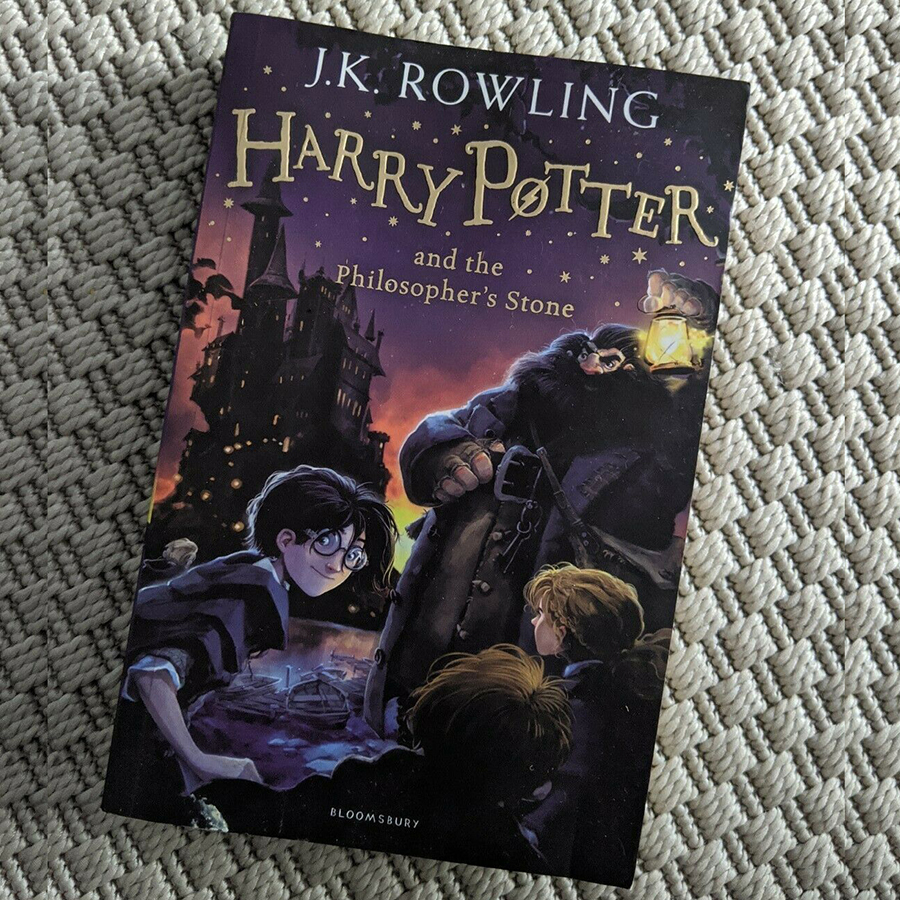 Harry Potter Part 1 : Harry Potter And The Philosopher's Stone (Harry Potter và Hòn đá phù thủy) (Paperback) (English Book)