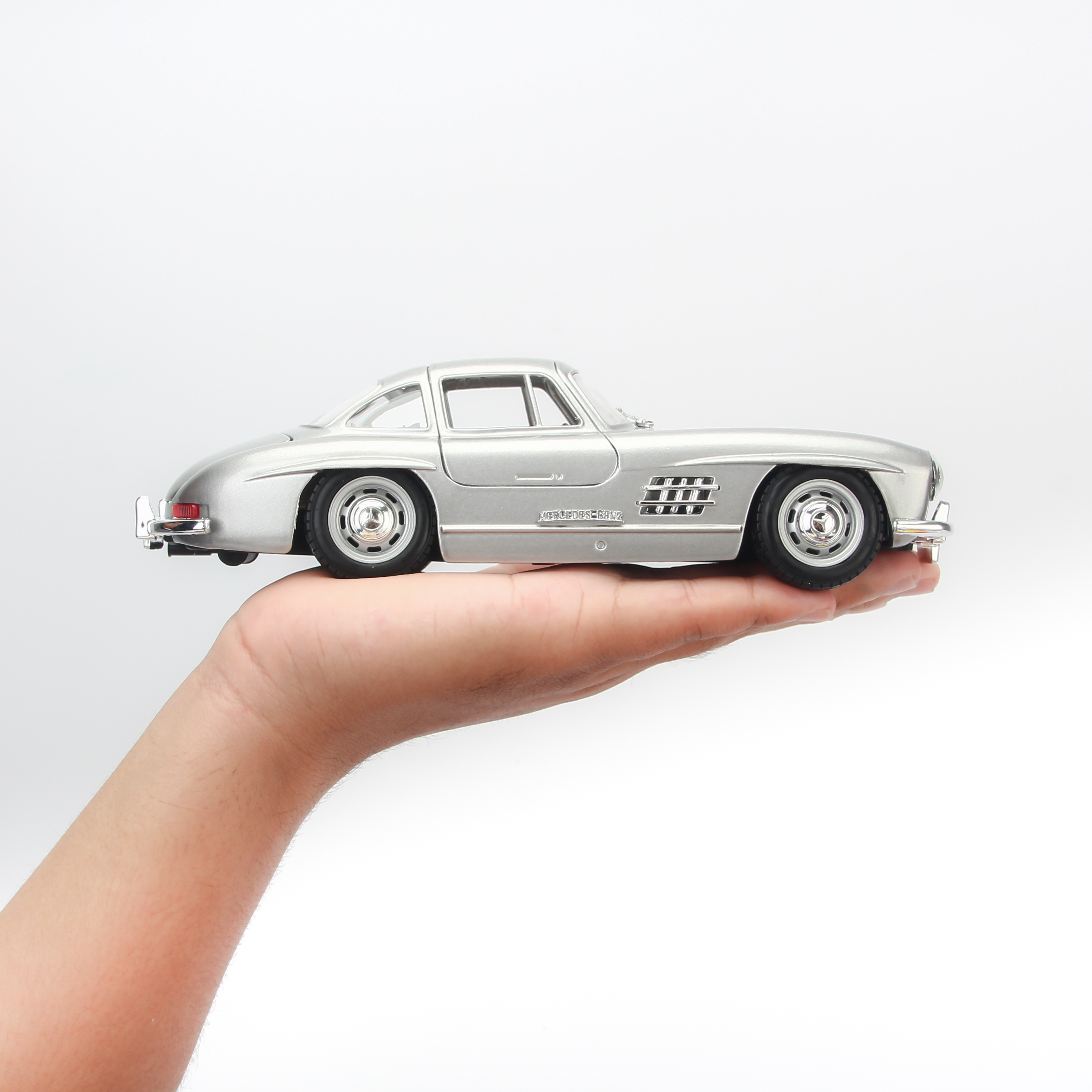 Mô Hình Xe Mercedes-Benz 300Sl 1954 Silver 1:24 Bburago-MH18-22023