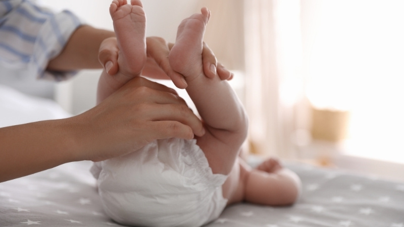 Chọn t&atilde; quần đ&uacute;ng size, lưng thun co gi&atilde;n tốt, tho&aacute;t ẩm cao để b&eacute; lu&ocirc;n dễ chịu