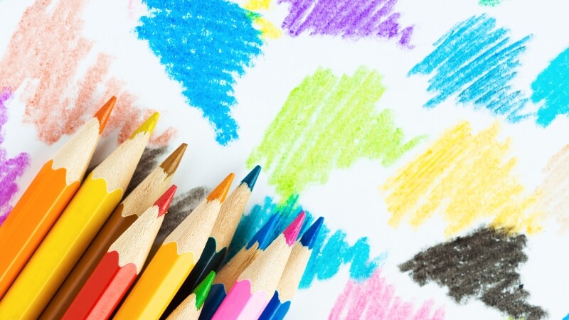 Chọn sáp màu an toàn, dễ tẩy rửa cho bé mầm non và tiểu học