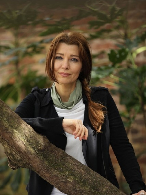 T&aacute;c giả Elif Shafak