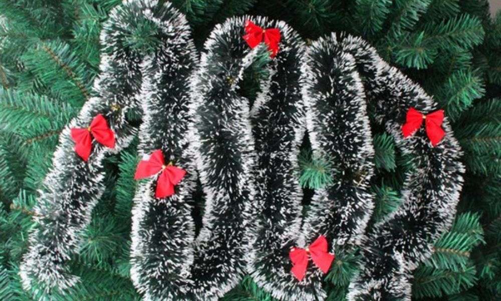 Dây trang trí Noel rất đa dạng nên sẽ có nhiều mức phí khác nhau