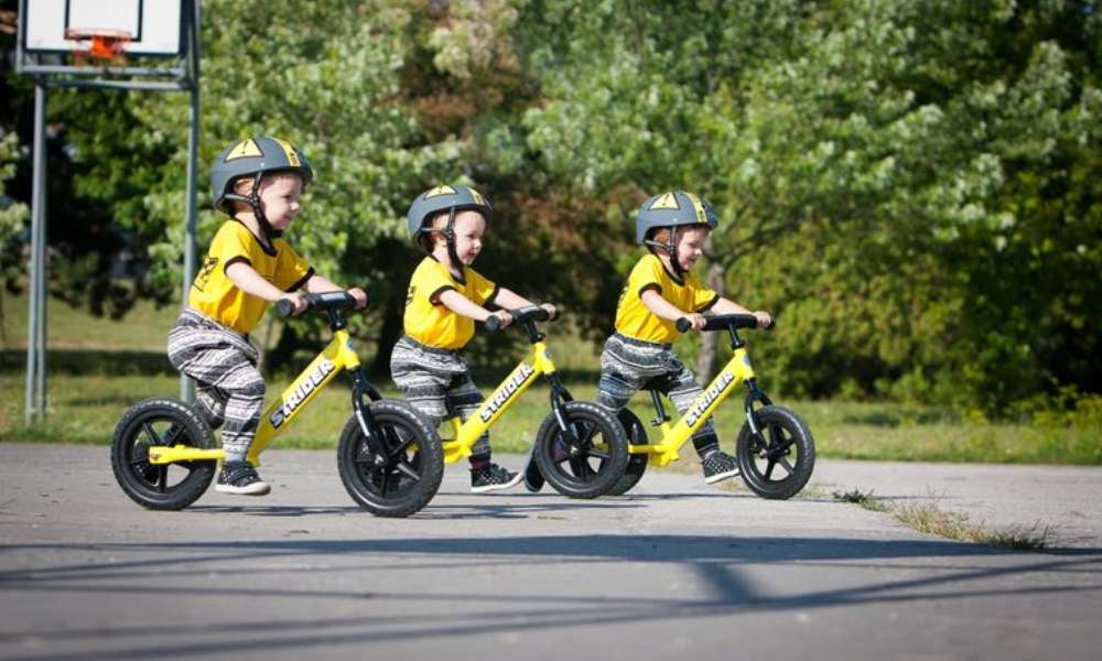 Xe chòi chân khuyến khích các bé vận động