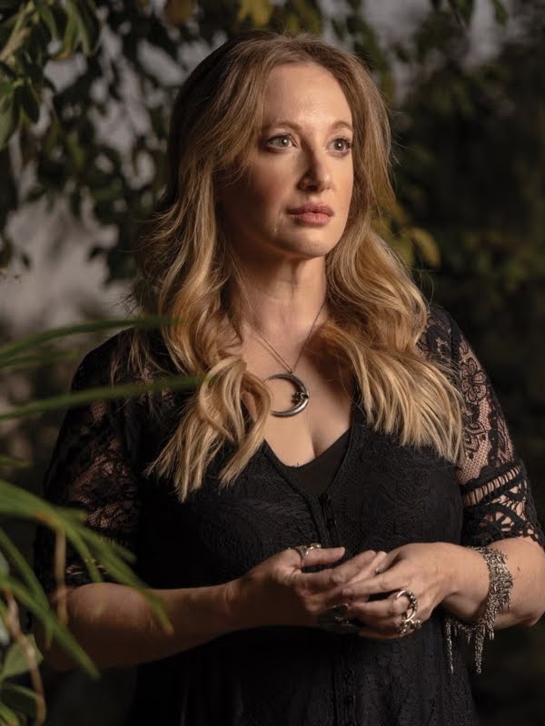 T&aacute;c giả Leigh Bardugo