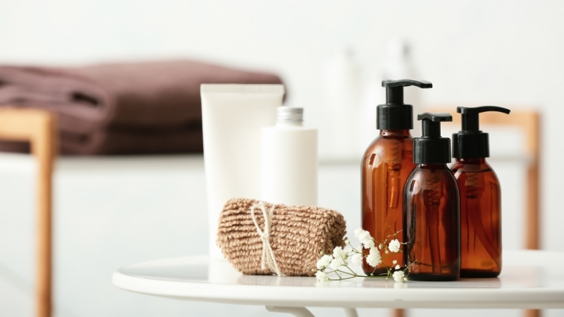 Chọn sữa tắm, dầu gội cho mẹ cần th&agrave;nh phần an to&agrave;n, pH c&acirc;n bằng, m&ugrave;i nhẹ v&agrave; thương hiệu uy t&iacute;n