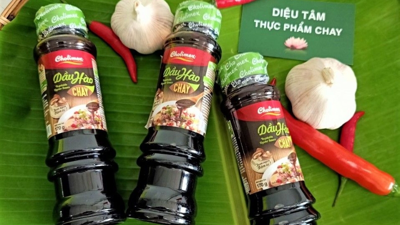 Dầu h&agrave;o s&aacute;nh mịn tạo m&agrave;u đẹp cho m&oacute;n ăn