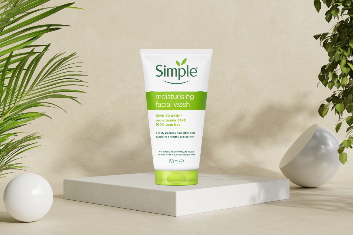Sữa rửa mặt Simple Moisturising Facial Wash