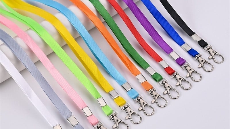 D&acirc;y đeo thẻ gi&uacute;p giữ thẻ gọn g&agrave;ng, tr&aacute;nh thất lạc khi sử dụng