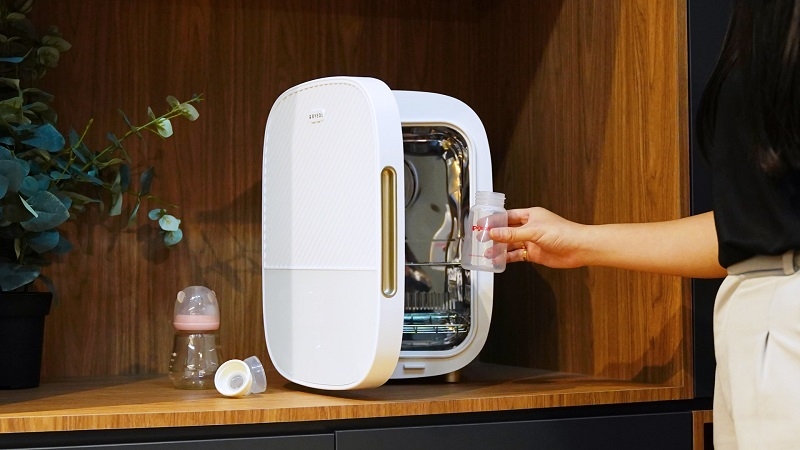 M&aacute;y tiệt tr&ugrave;ng b&igrave;nh sữa gi&uacute;p mẹ tiết kiệm thời gian chăm s&oacute;c b&eacute;