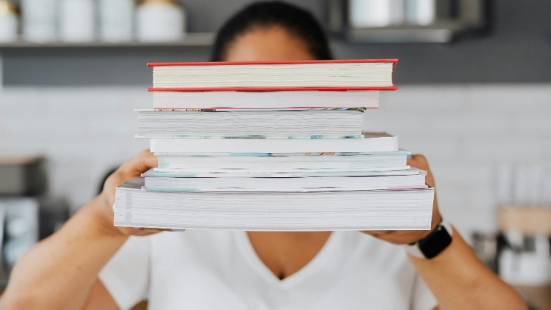 Chọn s&aacute;ch bảo hiểm theo mục đ&iacute;ch đọc, t&iacute;nh cập nhật, t&aacute;c giả uy t&iacute;n v&agrave; review