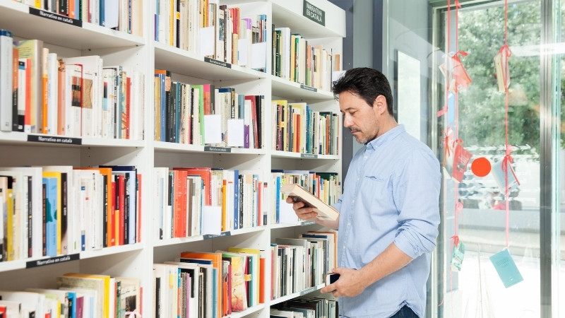 Chọn s&aacute;ch Mỹ thuật - Kiến tr&uacute;c n&ecirc;n dựa mục đ&iacute;ch đọc, tr&igrave;nh độ, chất lượng in ấn v&agrave; review người mua