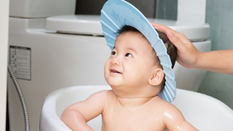 Chọn mũ chắn nước an to&agrave;n, dễ chỉnh size, k&iacute;n nước &ecirc;m &aacute;i, che tai tốt v&agrave; từ thương hiệu uy t&iacute;n