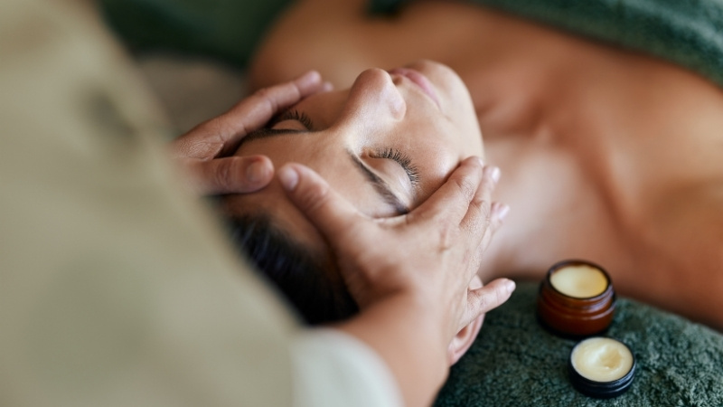 Giúp giảm căng cơ, dưỡng ẩm sâu, cải thiện đàn hồi và giải tỏa căng thẳng hiệu quả.