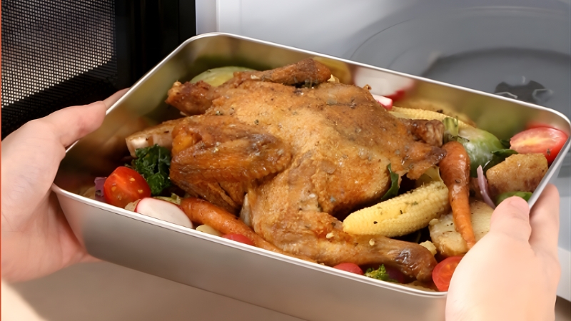 Khay Inox bền bỉ, chịu nhiệt tốt, ph&ugrave; hợp để đựng v&agrave; phục vụ thực phẩm.