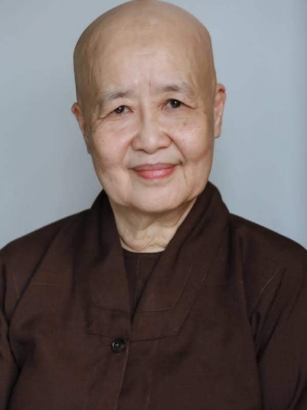 T&aacute;c giả Nguyễn Dzo&atilde;n Cẩm V&acirc;n