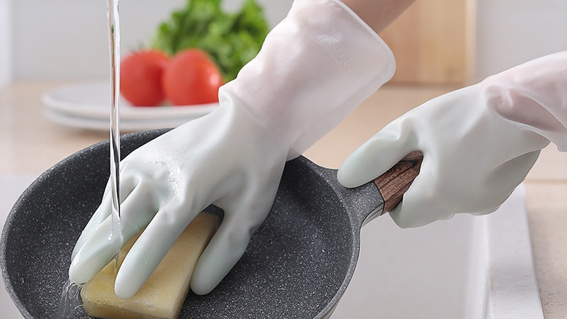 Găng tay nấu nướng gi&uacute;p cầm nắm chắc chắn, hạn chế trơn trượt