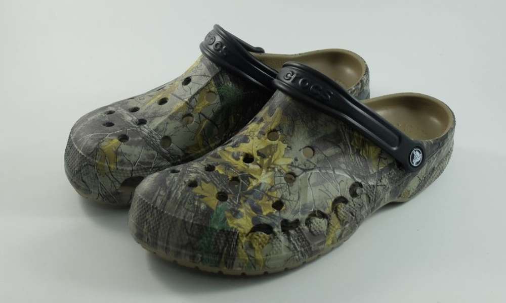 Crocs có mức giá đa dạng phù hợp với túi tiền của mọi người