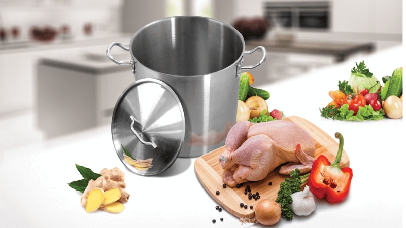 Nồi luộc g&agrave; gi&uacute;p g&agrave; ch&iacute;n đều, giữ được độ ngọt tự nhi&ecirc;n của thịt