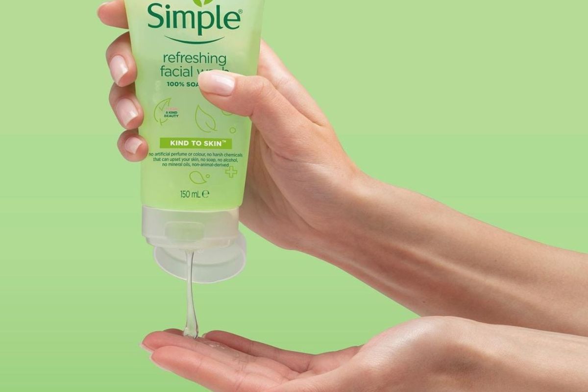 Sữa rửa mặt Simple cho da dầu mụn có tốt không