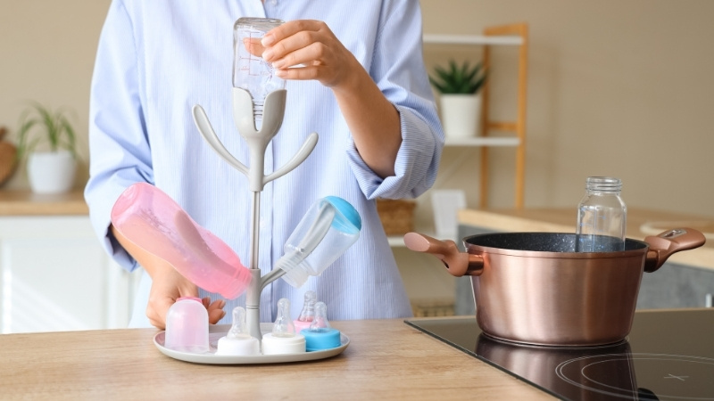 Chọn phụ kiện bình sữa đủ vệ sinh, tiệt trùng, mang theo tiện và an toàn cho bé dùng hằng ngày