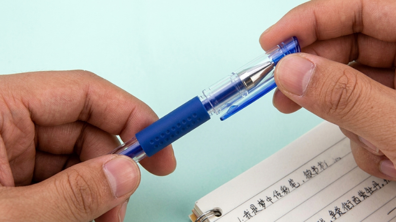 Đậy nắp sau khi d&ugrave;ng, tr&aacute;nh rơi rớt để b&uacute;t lu&ocirc;n trơn mượt