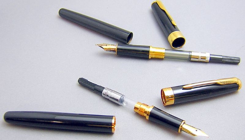 B&uacute;t m&aacute;y bơm mực l&agrave; thiết bị quen thuộc của d&acirc;n văn ph&ograve;ng, giới doanh nh&acirc;n