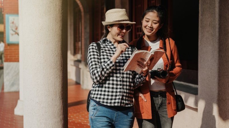Sách cung cấp kinh nghiệm du lịch châu Âu, dành cho người yêu xê dịch và muốn khám phá văn hóa