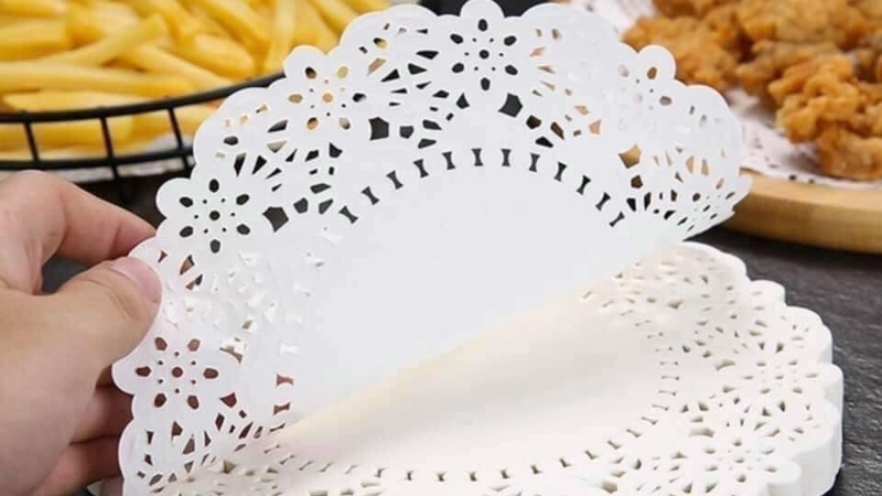 Giấy thấm dầu gi&uacute;p m&oacute;n chi&ecirc;n gi&ograve;n l&acirc;u v&agrave; hấp dẫn hơn