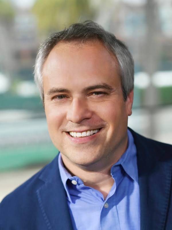 Chân dung tác giả Brad Stone