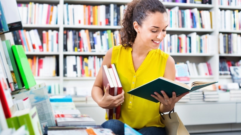 Chọn s&aacute;ch ảnh n&ecirc;n dựa v&agrave;o chủ đề y&ecirc;u th&iacute;ch, chất lượng in ấn, t&aacute;c giả uy t&iacute;n v&agrave; mục đ&iacute;ch sử dụng