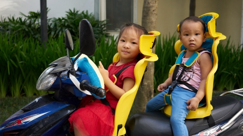Mua ghế xe m&aacute;y cho b&eacute; ch&iacute;nh h&atilde;ng tại Tiki, giao nhanh 2h, ưu đ&atilde;i tốt, đổi trả dễ