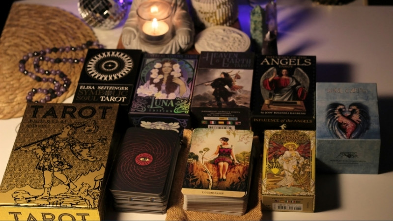 Tiki c&oacute; Tarot deck, s&aacute;ch nghi&ecirc;n cứu Tarot v&agrave; b&agrave;i Oracle đa dạng, ch&iacute;nh h&atilde;ng