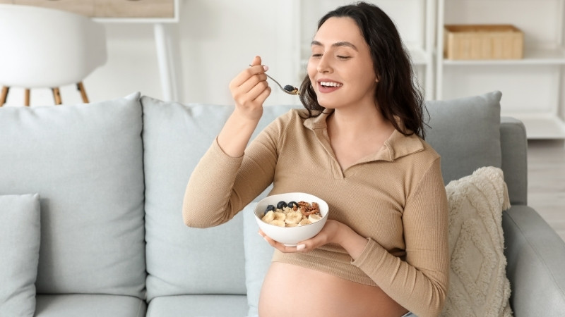 Chọn dinh dưỡng cho mẹ cần nguồn gốc r&otilde; r&agrave;ng, th&agrave;nh phần đ&uacute;ng giai đoạn, dễ uống v&agrave; date mới