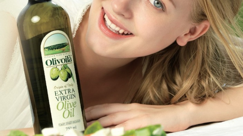 Dầu olive gi&agrave;u chất b&eacute;o tốt cho tim mạch