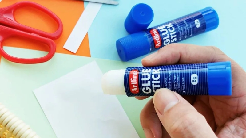 Keo hồ c&oacute; độ kết d&iacute;nh tốt, ph&ugrave; hợp d&aacute;n giấy v&agrave; thủ c&ocirc;ng