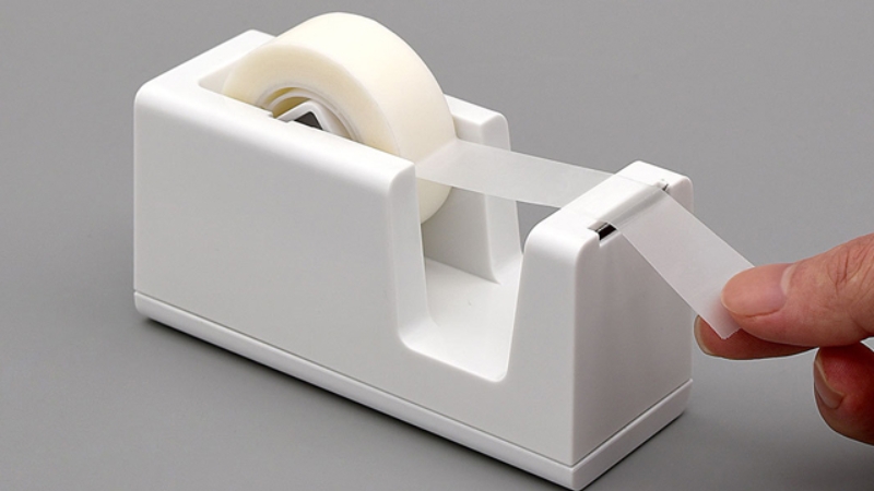 Cắt băng keo để b&agrave;n ph&ugrave; hợp cho văn ph&ograve;ng, trường học v&agrave; gia đ&igrave;nh